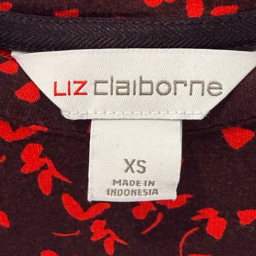 Liz Claiborne XS Red Black Floral Print Tee Scoop Hem Short Sleeve Top - Image 6