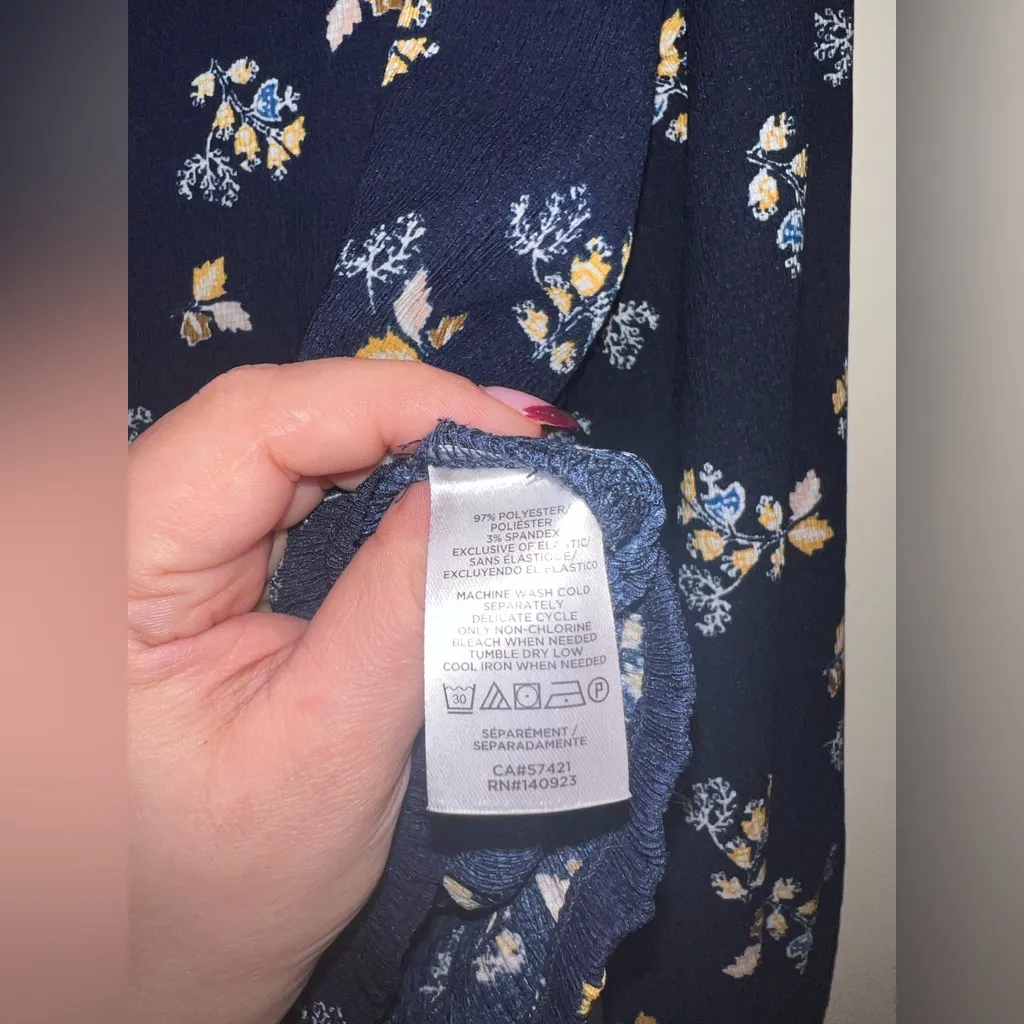 LOFT Outlet Navy Floral Smocked Waist Long Sleeve Blouse NWT Medium - Image 8