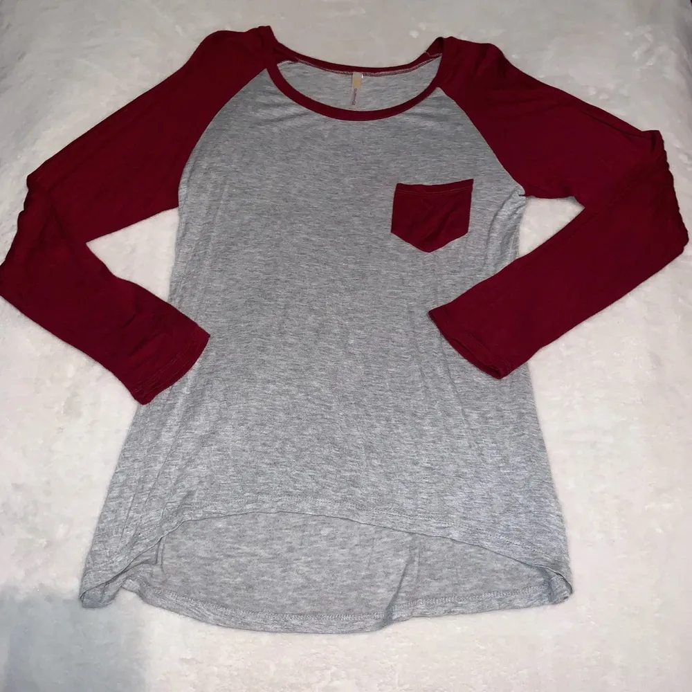 Burgundy & Gray long sleeve shirt Size undefined - Image 6