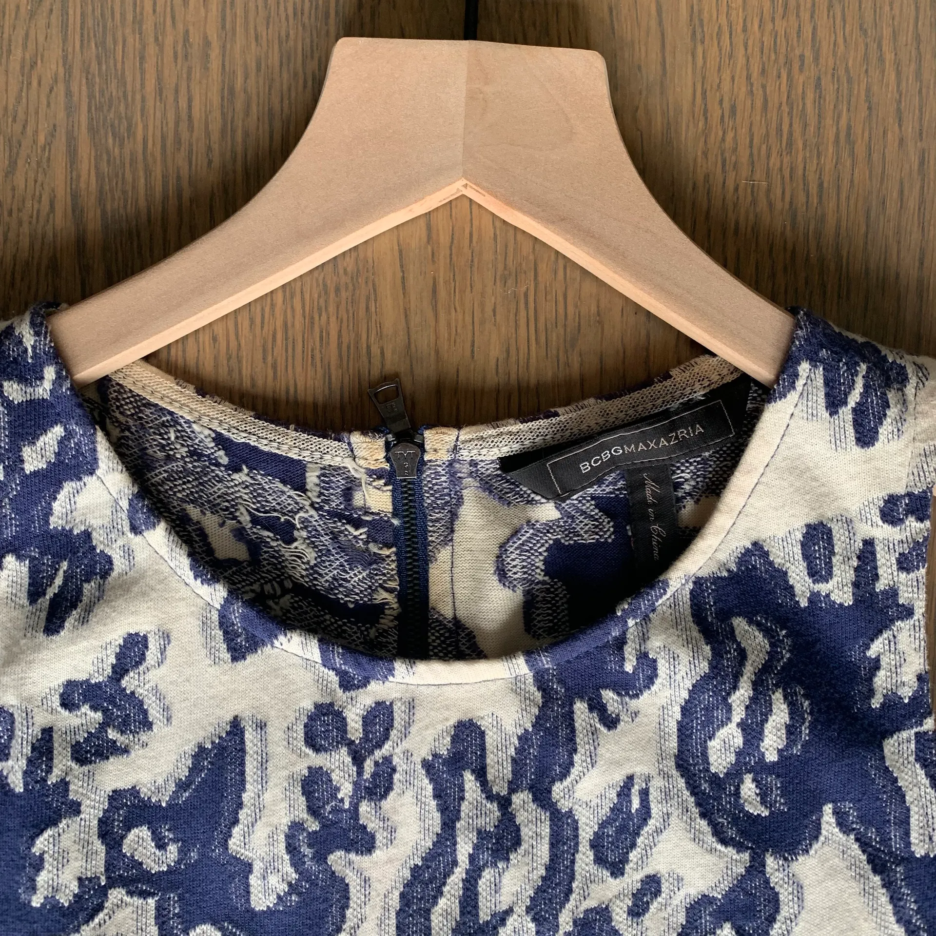 BCBGMAXAZRIA Cassandra Embroidered Knit Sleeveless A-line Dress Cobalt Size XS - Image 4