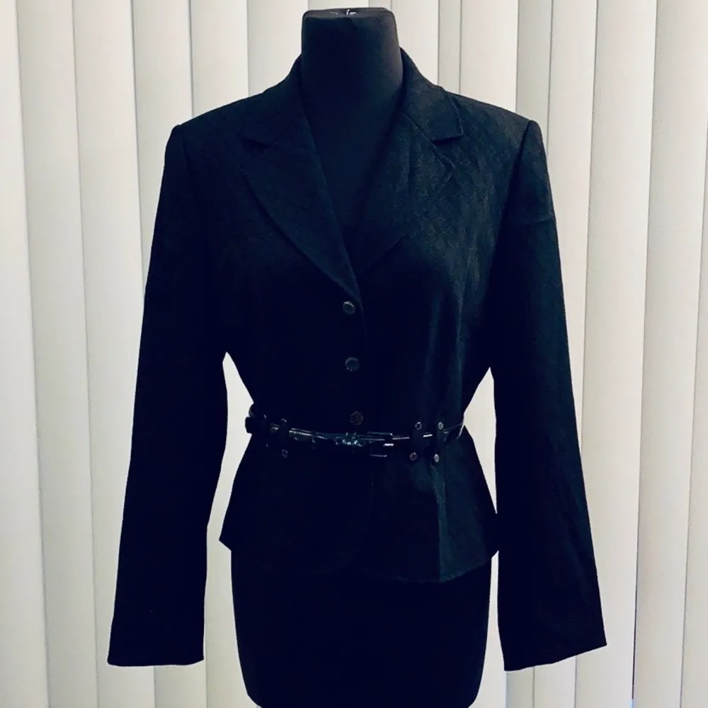 Tahari Arthur S. Levine Cropped Belted Jacket. - Image 2