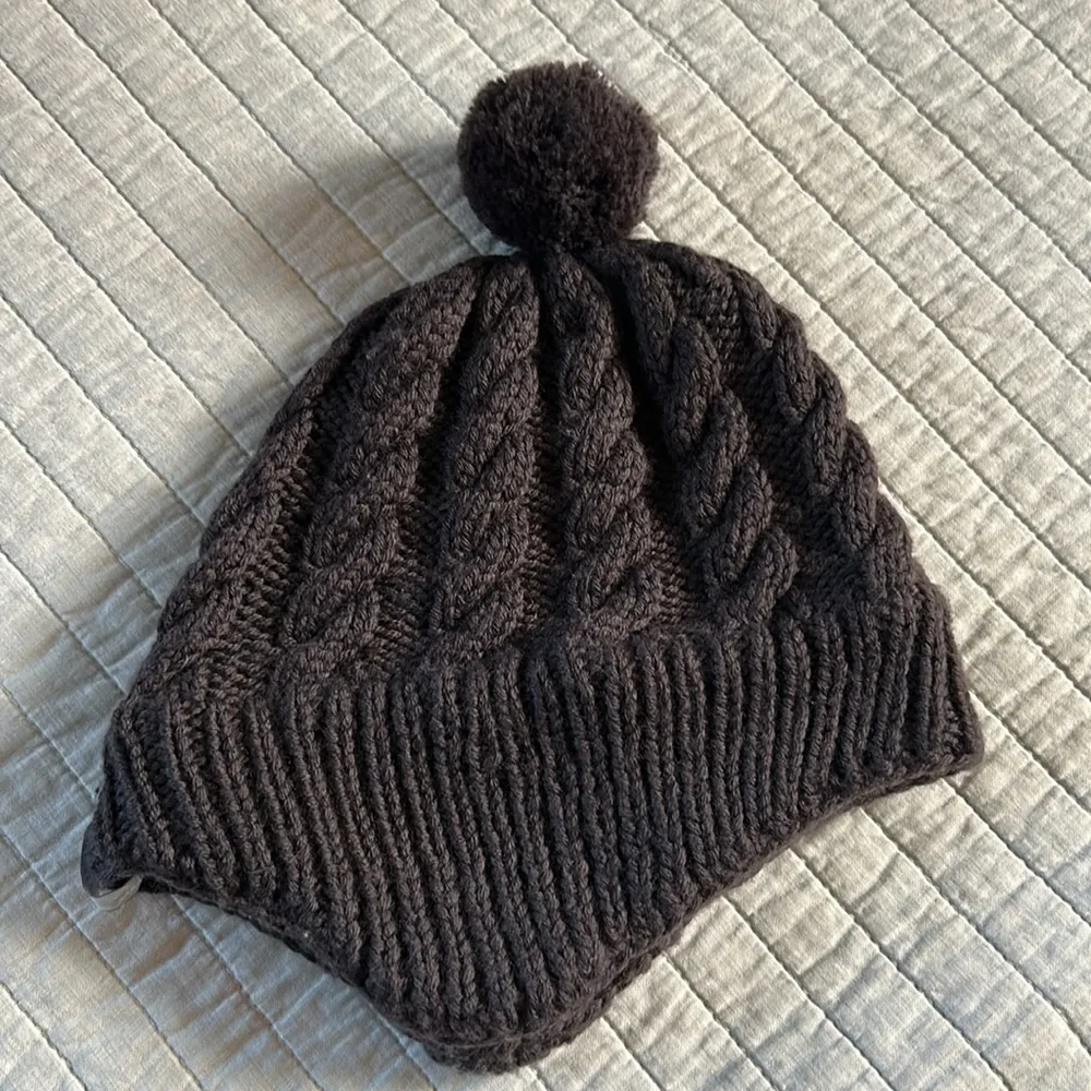 Icebreaker, New Zealand Merino wool large, unisex, cable knit, pom - Image 8