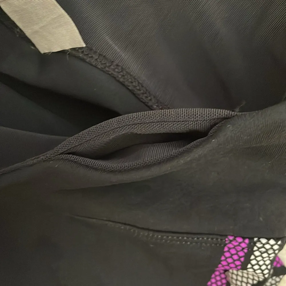 Black with Pink & White Stripes Capri Leggings Size Small - Image 8