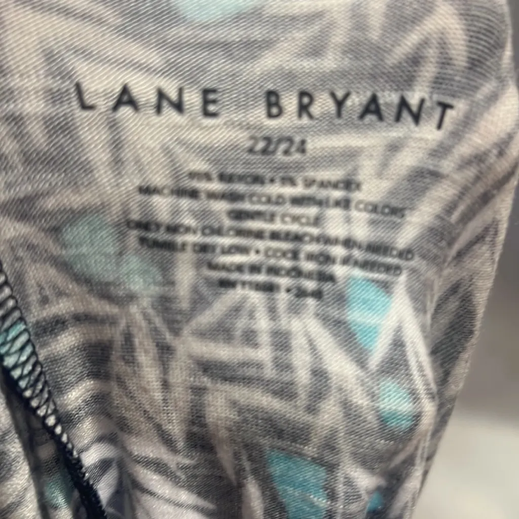 Lane Bryant black and white patterned cold shoulder blouse - Image 6