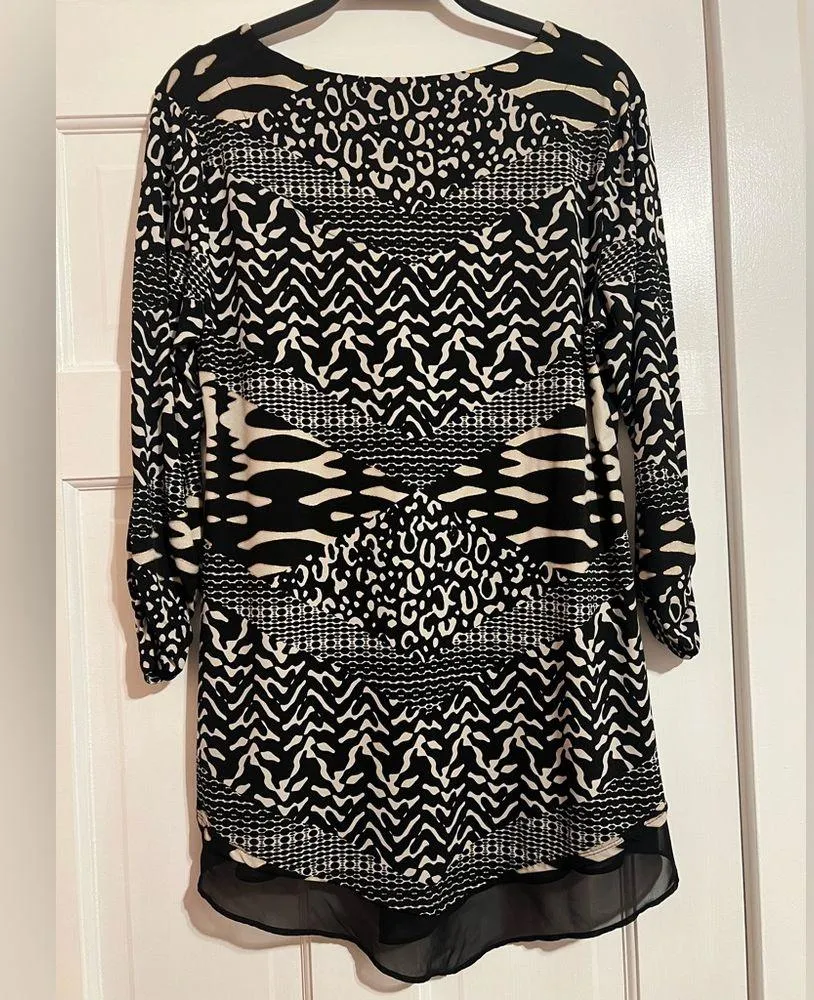 #39 JM COLLECTION • EMBELLISHED FLOWY TUNIC • BLACK/WHITE/MIXED MEDIA - Image 2