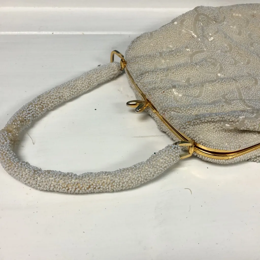 Vintage exclusively for Broadway stores white‎ beaded bag gold accents 10” x 8” White - Image 13