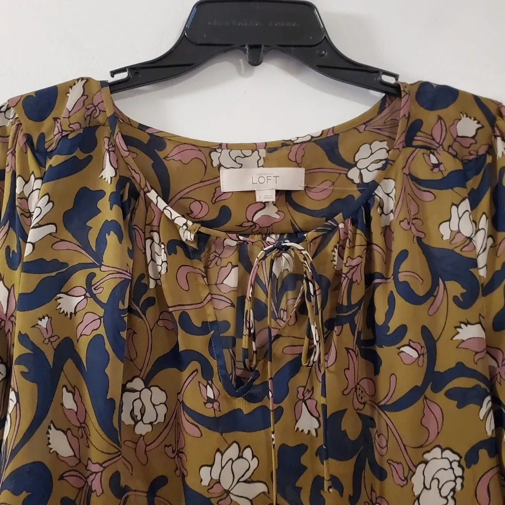 🔥SALE🔥LOFT Olive Green Floral Peasant Style Blouse S - Image 4
