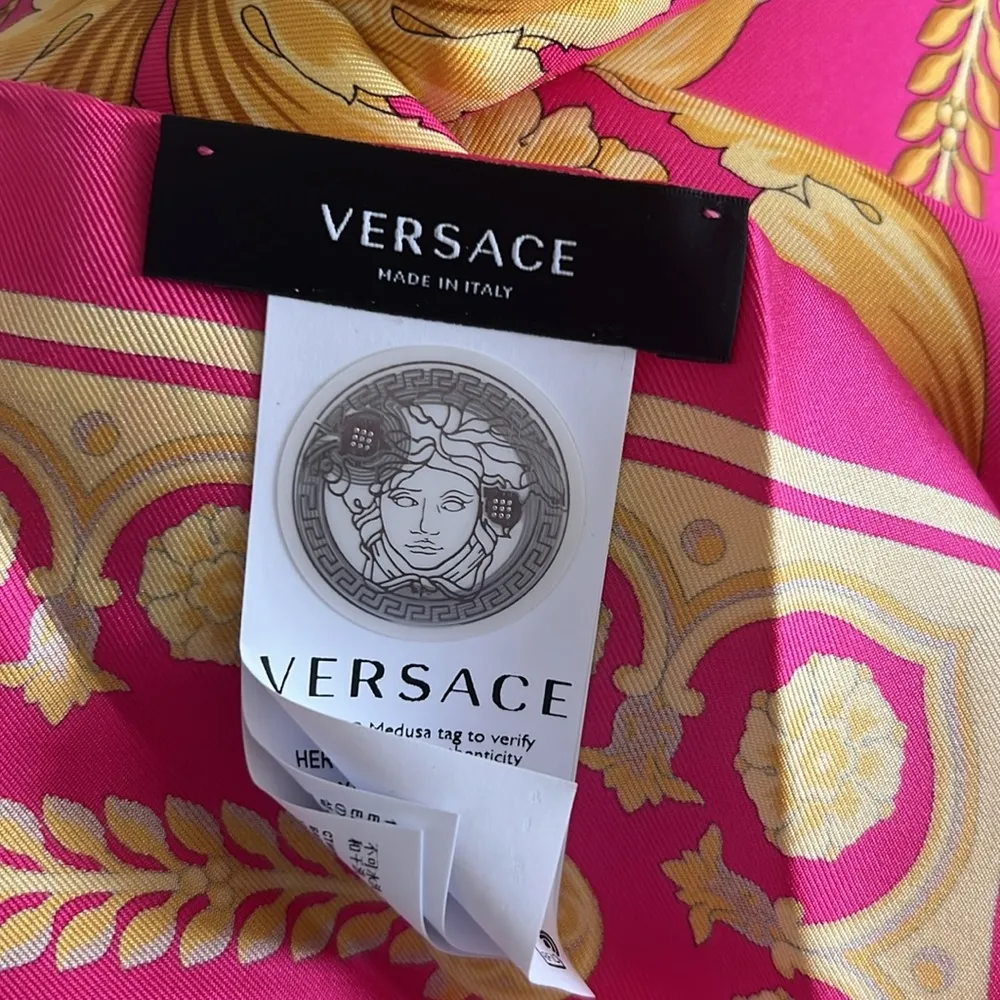 Versace Barocco Print Silk Scarf Foulard Size 35.4”x35.4” New w/Tag Retail $575 - Image 8