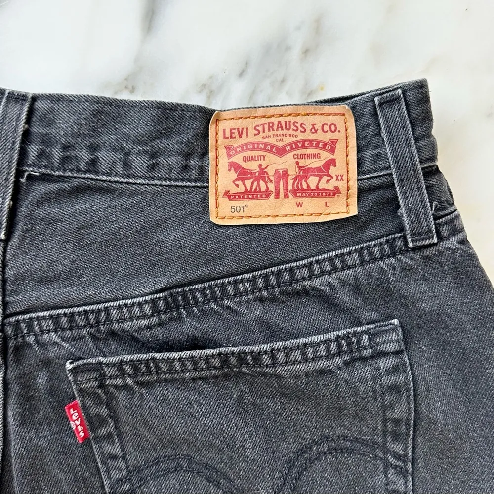 Levi’s 501 Original Fit High Rise Denim Shorts • Sz 29 - Image 5