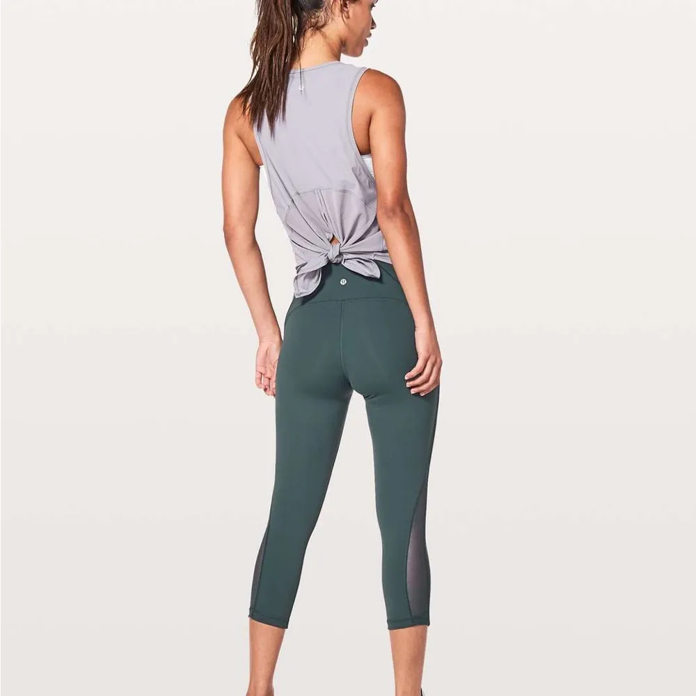 Lululemon Train Times Leggings Crop 17 in Grey Sage  Size 8 - Image 3