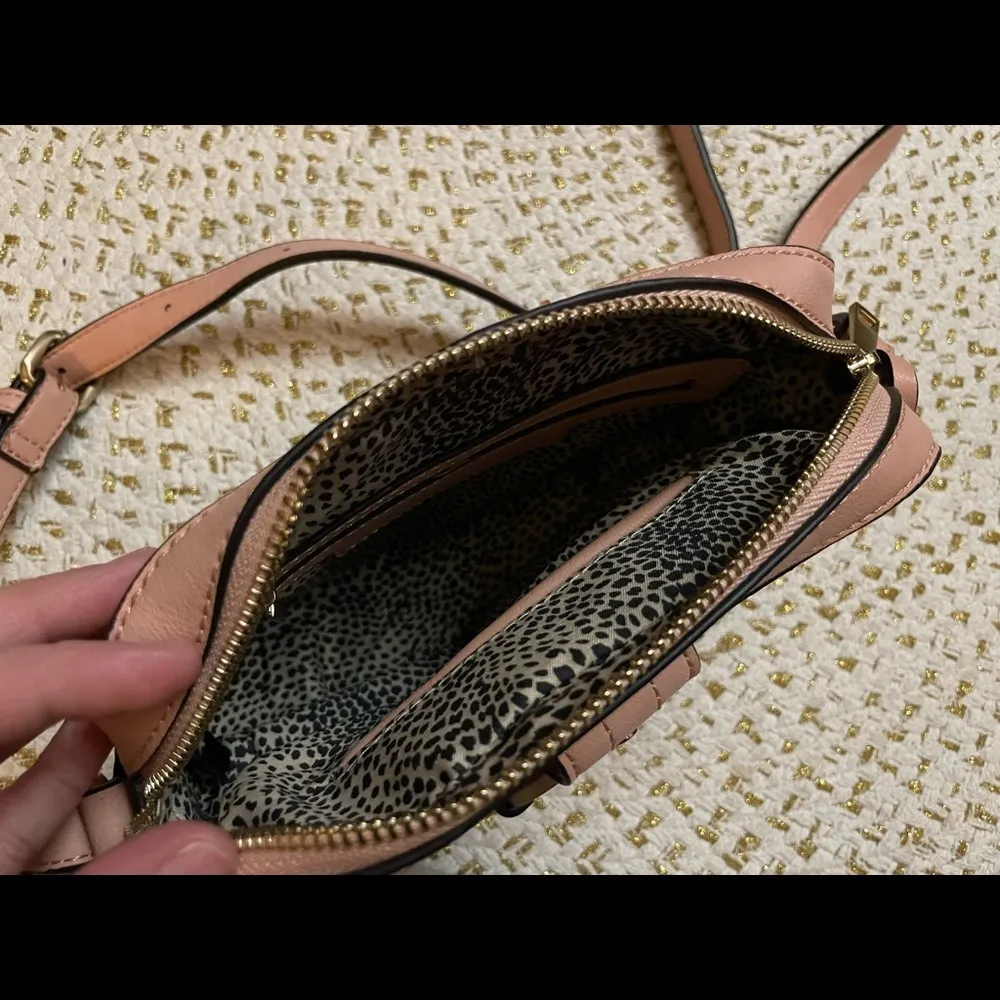 None 🌸mauve crossbody bag🌸 - Image 3