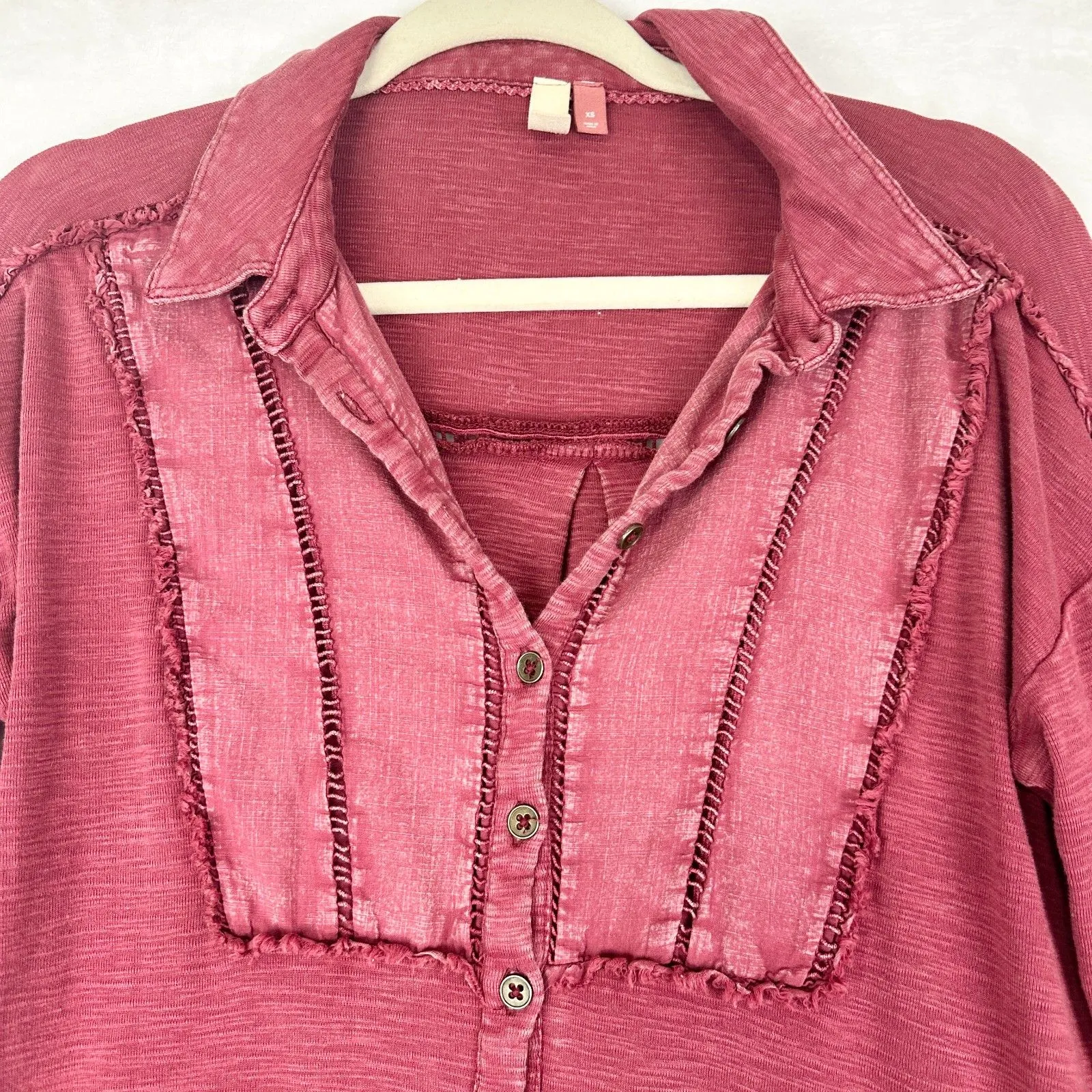 Anthropologie Pilcro Frayed Button Down Tunic Size XS Wine Berry Boho - Image 4