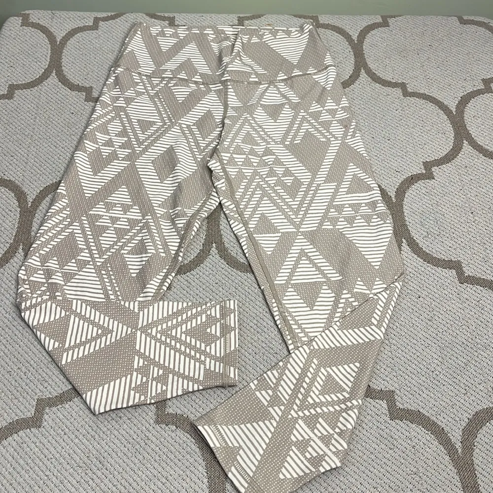 Aerie chill play move geometric Patterned 7/8 Leggings - Image 9
