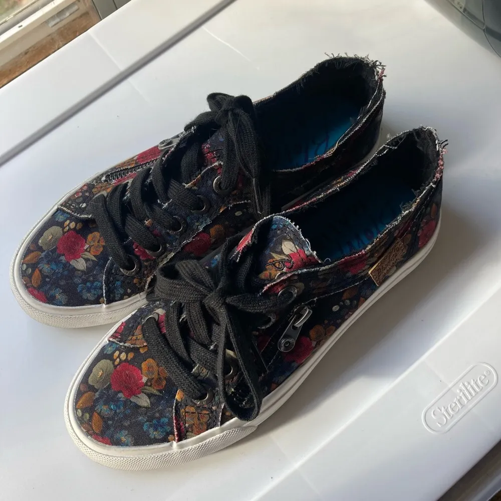 Floral Slip On Shoes Red Size 8 - Image 16