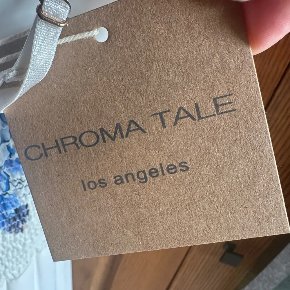 Of the Shoulder Smocked Dress Juniors M White Flutter sleeves Blue Floral Lace Size undefined - Image 5