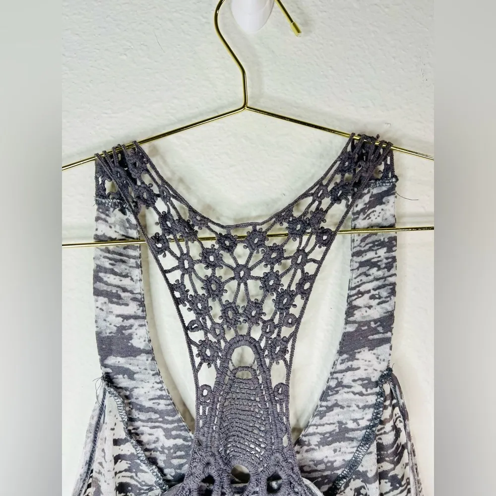 American Dream Grey Crochet Stitched Accent Tank Top Size Small - Image 8