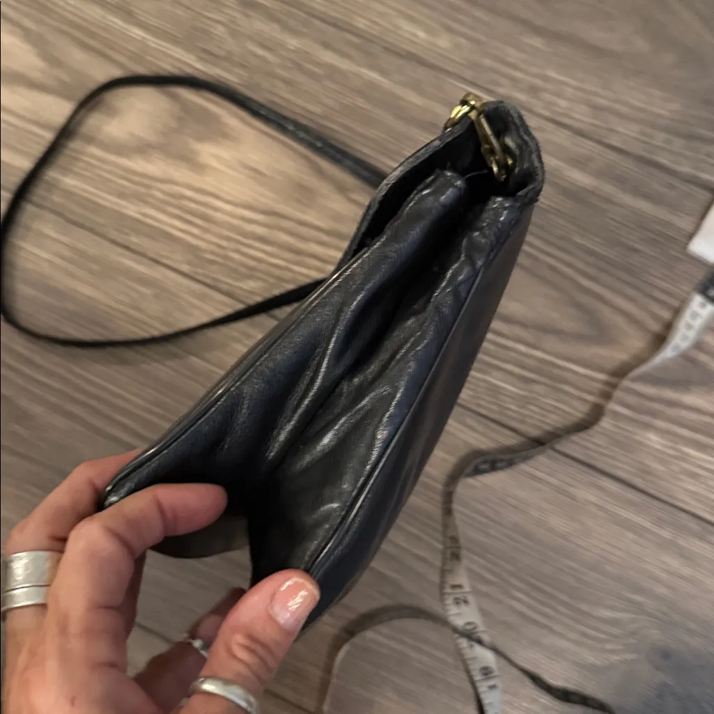 Vintage Etienne Aigner Elegant Black Leather Shoulder Bag classic style timeless - Image 11