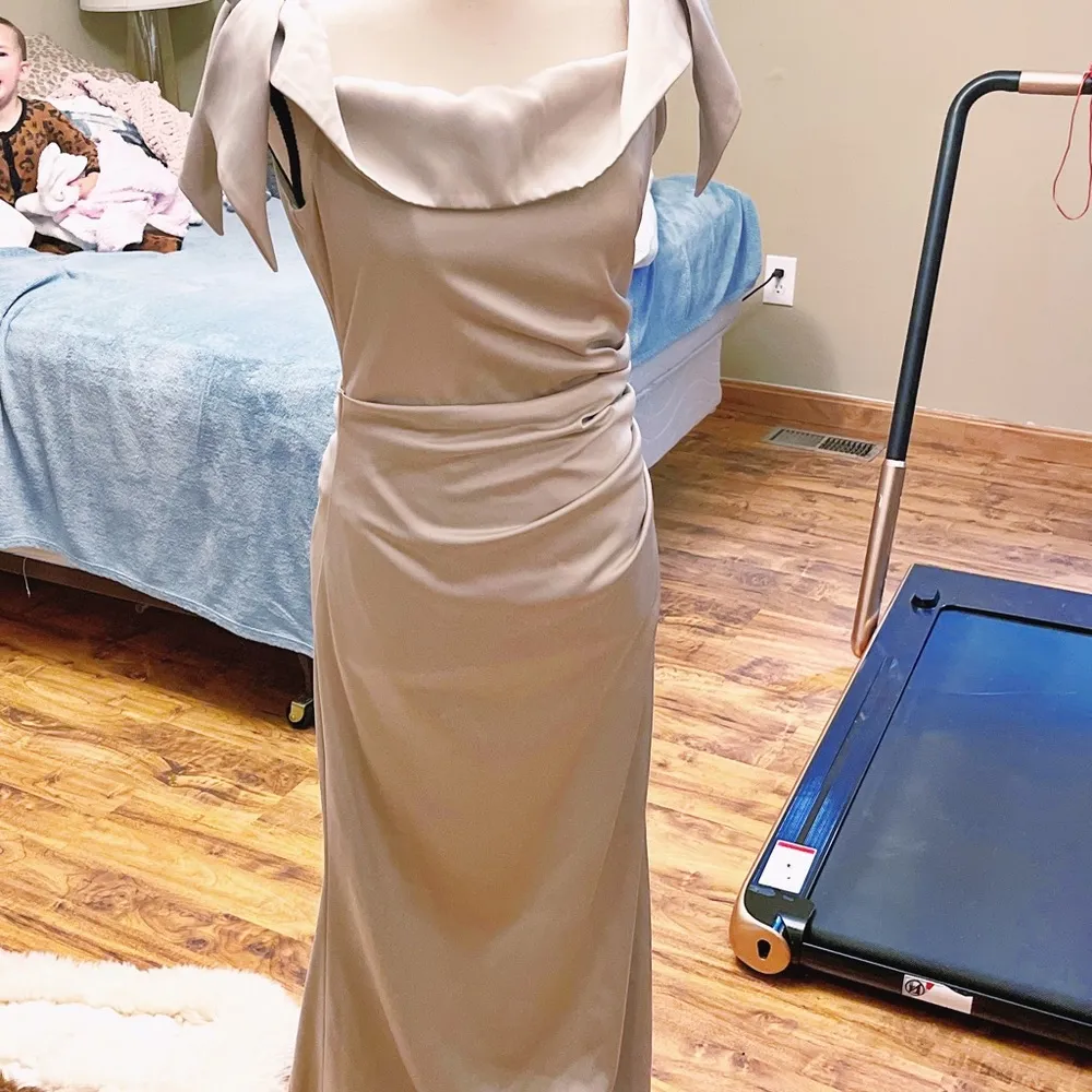 Authentic Gucci $14k Silk Off the Shoulder Full Length Gown / Dress - Image 4