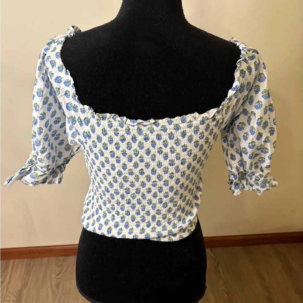Haute Hippie Blue and White Floral Smocked Cropped Blouse Shirt​ - Image 2