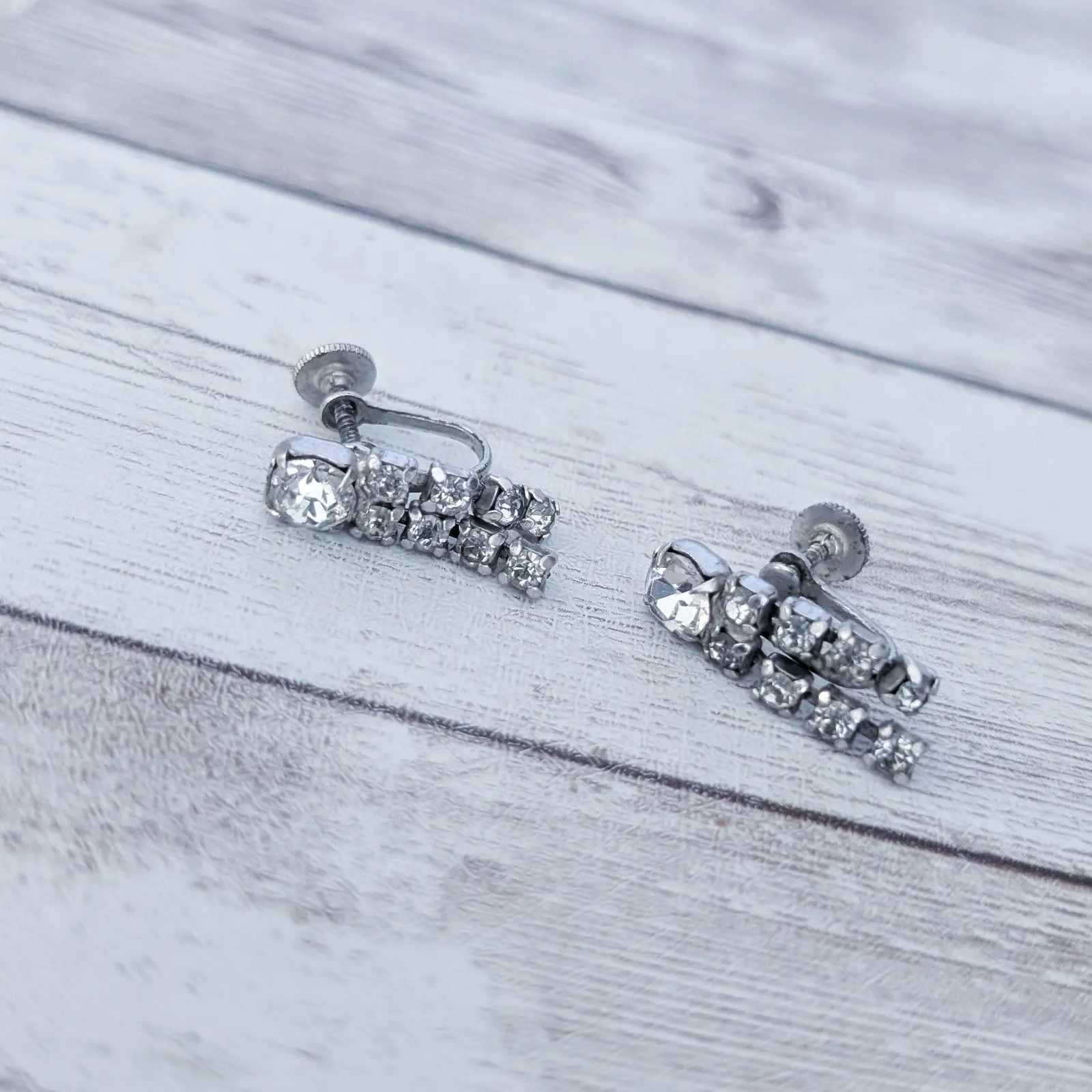 Vintage Screw Back Earrings 7/8" Clear Gem Dangle Silver - Image 5