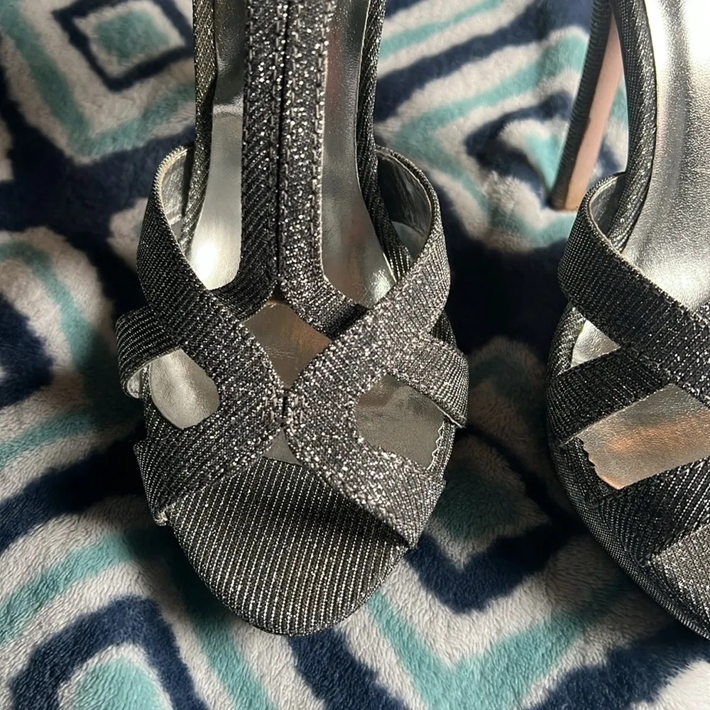My Delicious Shoes Sliver Sparkly Heels Silver Size 8 - Image 2