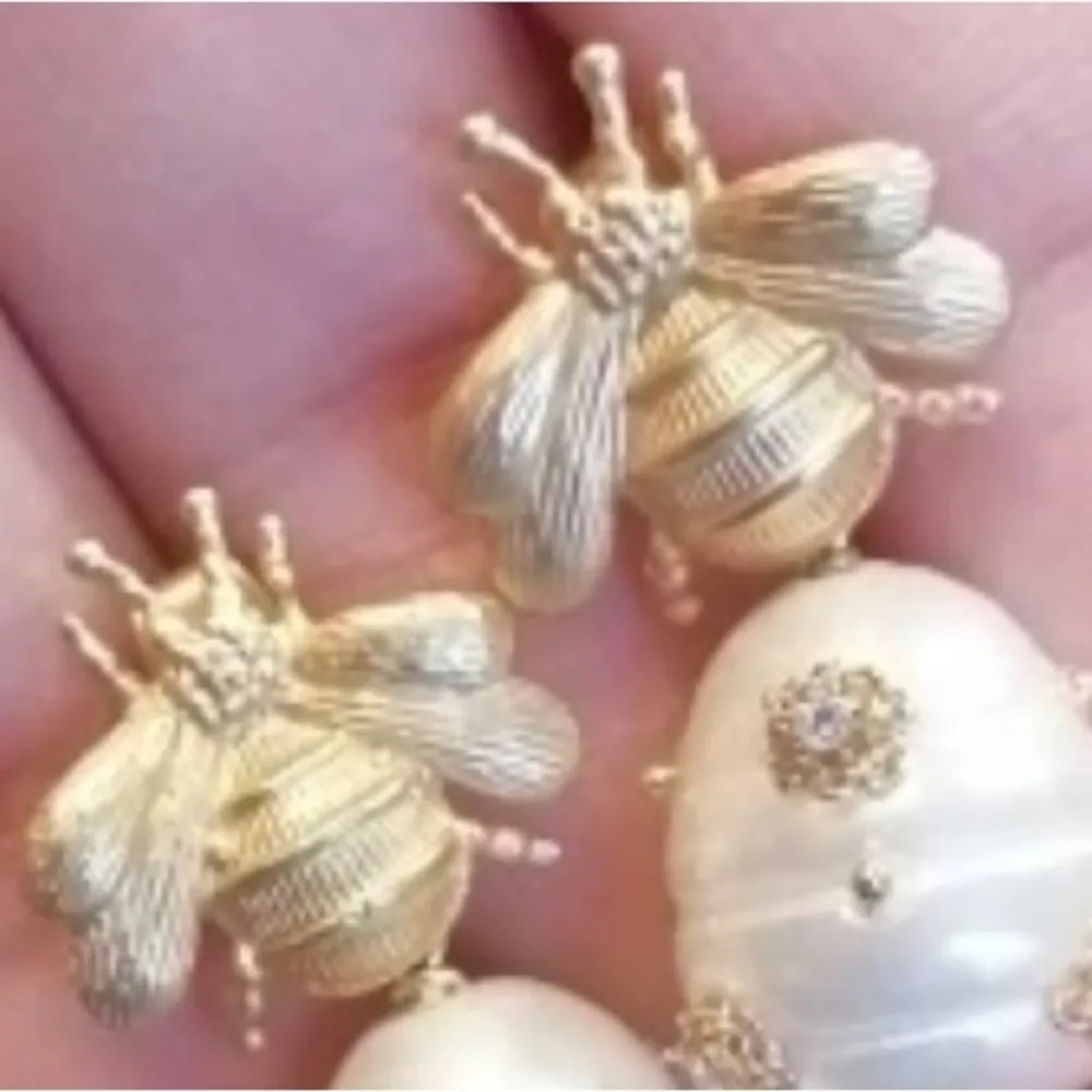 Bee Cultured Pearl Drop Earrings Vintage Bee Pearl Pendant Hypoallergenic Gold - Image 5