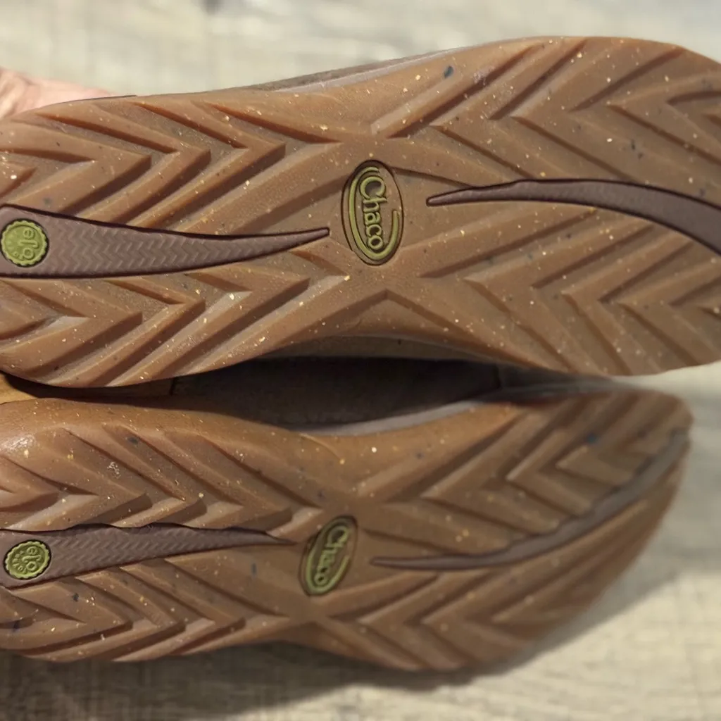 Chaco Women Size 10 Barbary Chukka outdoors boot - Image 6