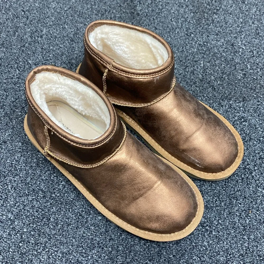 Arizona Jean Co bronze brown foil mini ugg boots ankle shearling lined 7.5 - Image 2