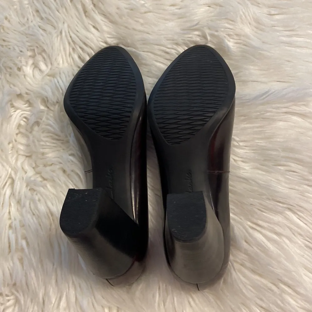 CLARKS LEATHER Artisan Heels size 10 excellent condition never been worn - Image 7