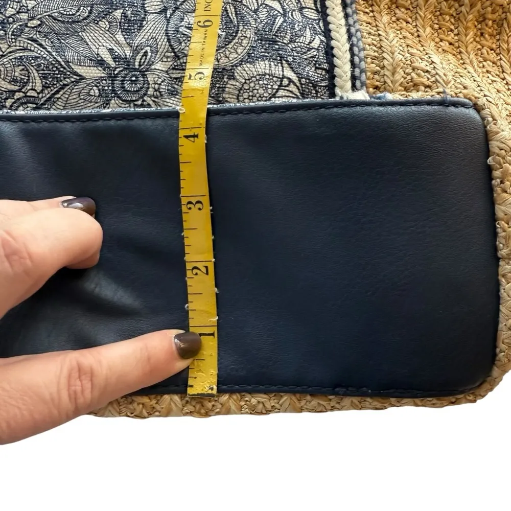 The Sak Sakroots Metro Tote 'Navy Spirit Desert' Straw & Canvas Shoulder Bag - Image 11