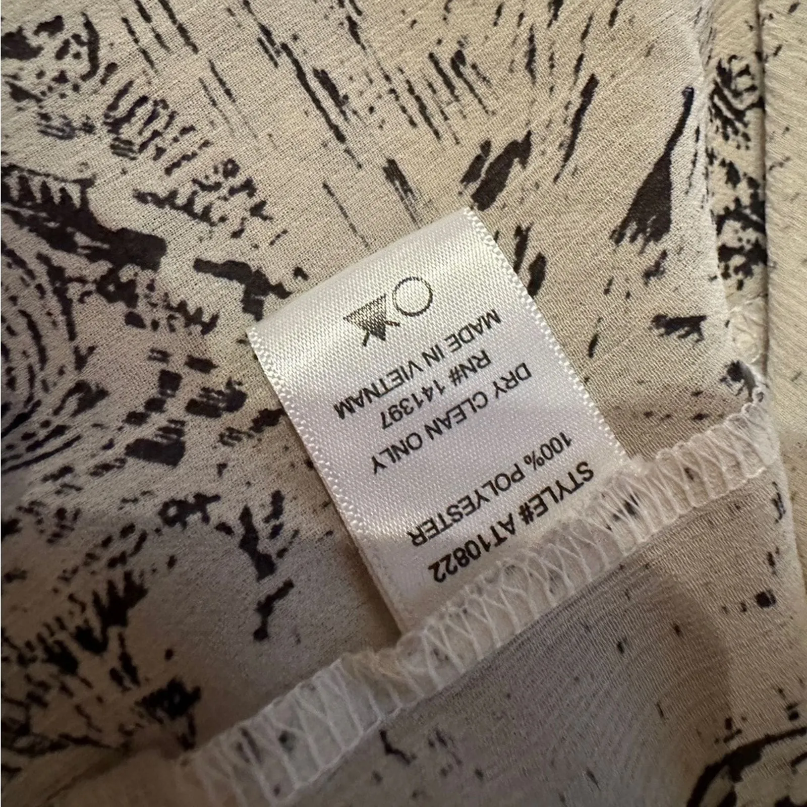 ASTR The Label Cream & Black Animal Print High Low Shear Tunic Top Size S‎ - Image 6