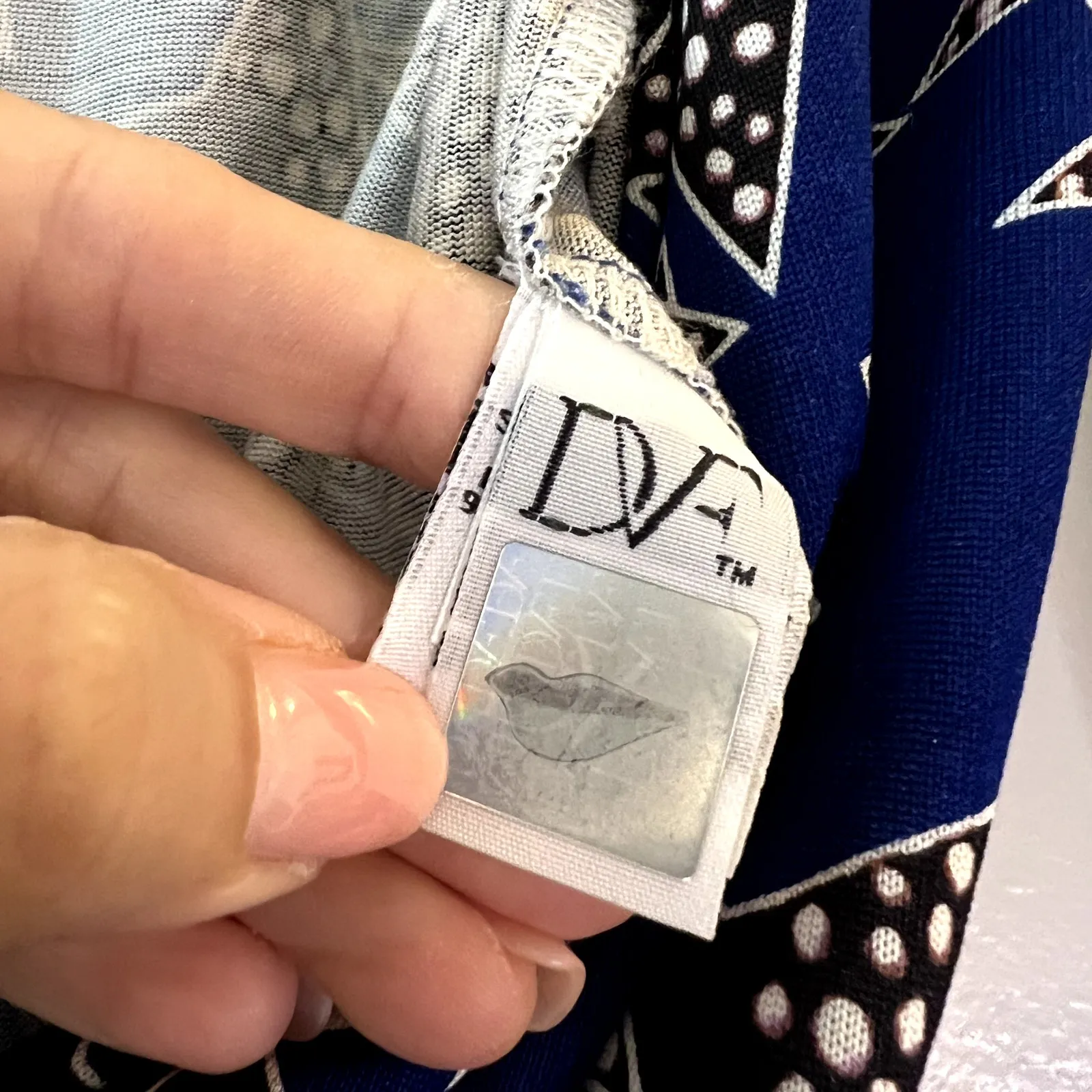 DVF Diane von Furstenberg Irina Silk Wrap Dress Blue Star Print size 8 - Image 6