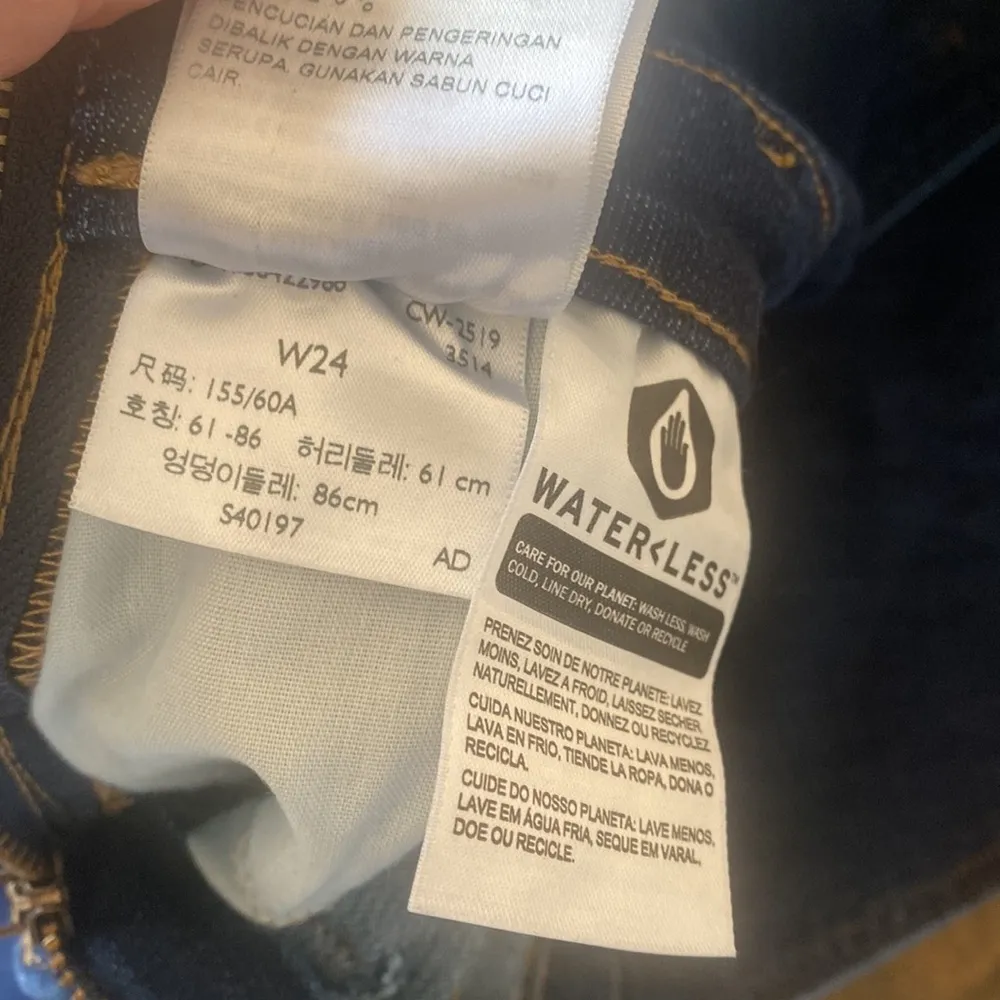 Levi’s dark‎ wash denim overall skinny leg zip
Size size 24 - Image 9