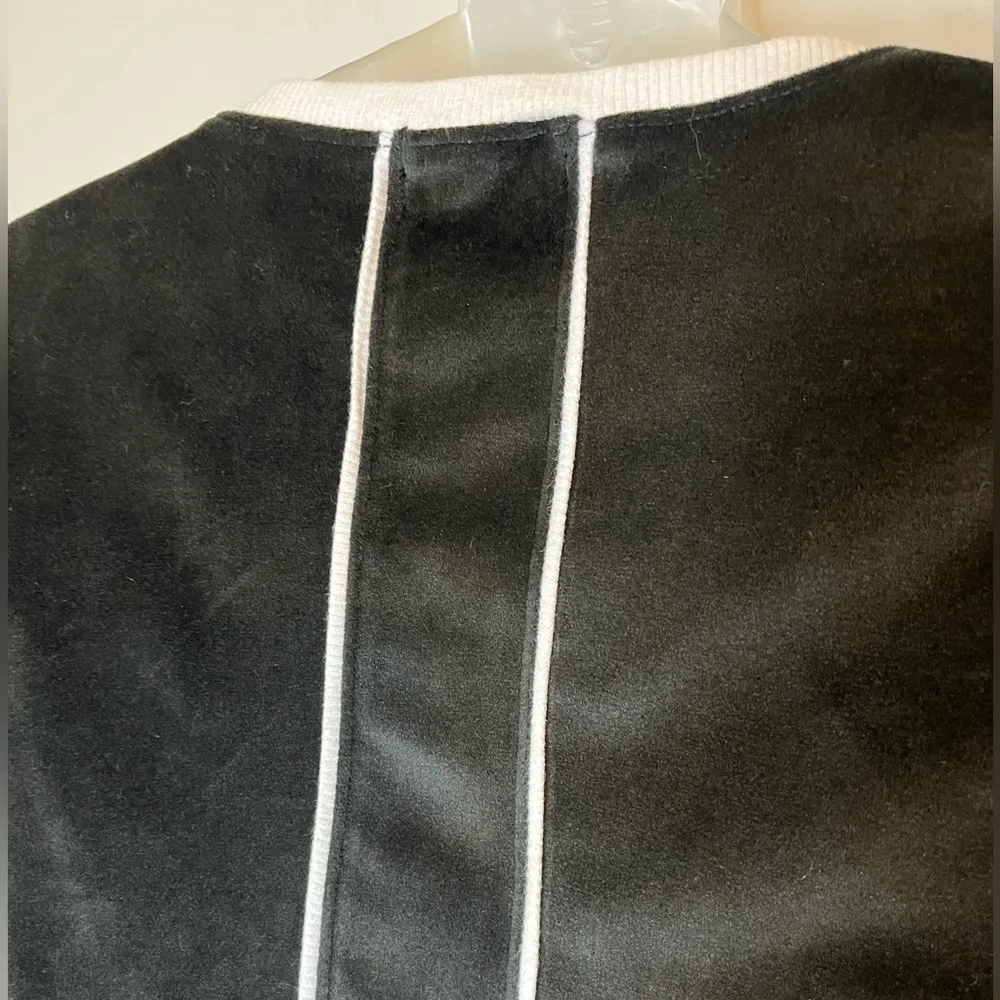 Black Velour Short Sleeve Crop Top Shirt Size Small - Image 4