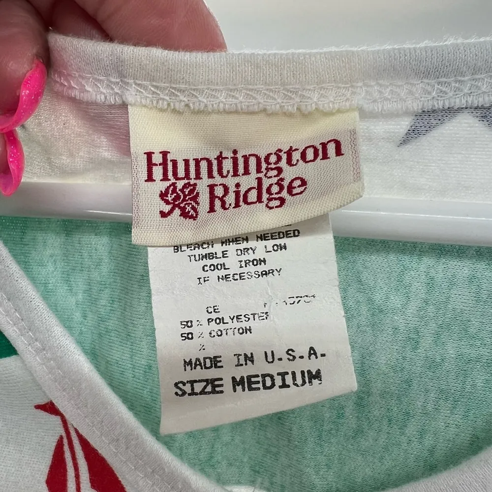 Huntington Ridge vintage v neck t - Image 4