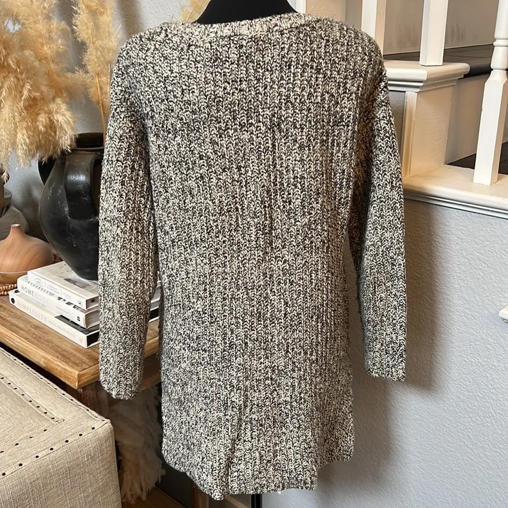 Crewneck Long Sleeve Sweater Size Small - Image 5