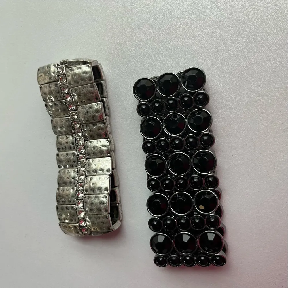 Set of 2 Silver Black Elastic Bracelets - Image 2