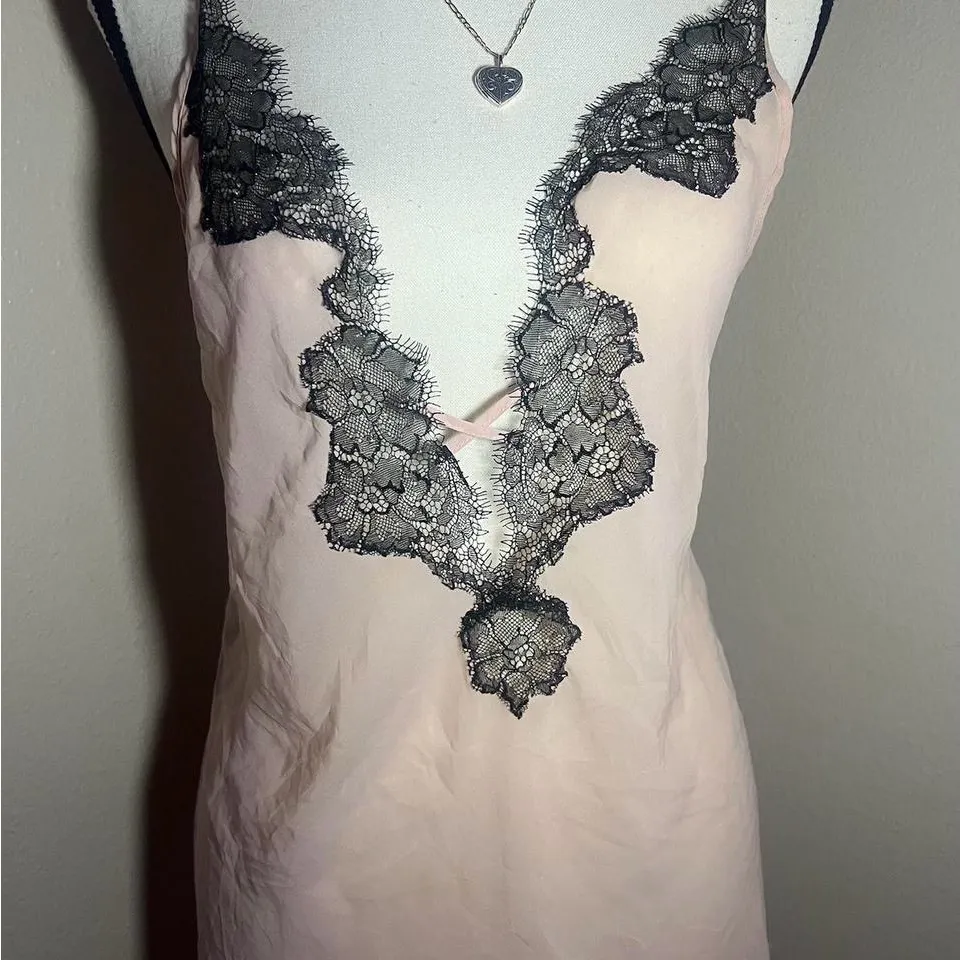 Victoria's Secret Cream Chemise with Black Lace - Image 4