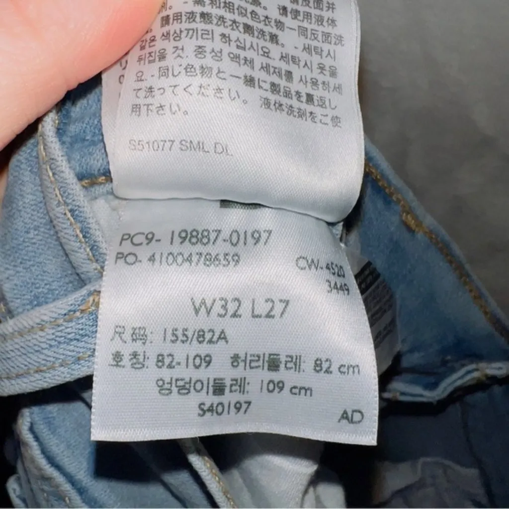 Levi’s Women’s Boyfriend Jeans Light Wash Relaxed Fit Mid Rise Ankle Crop Denim - Image 7