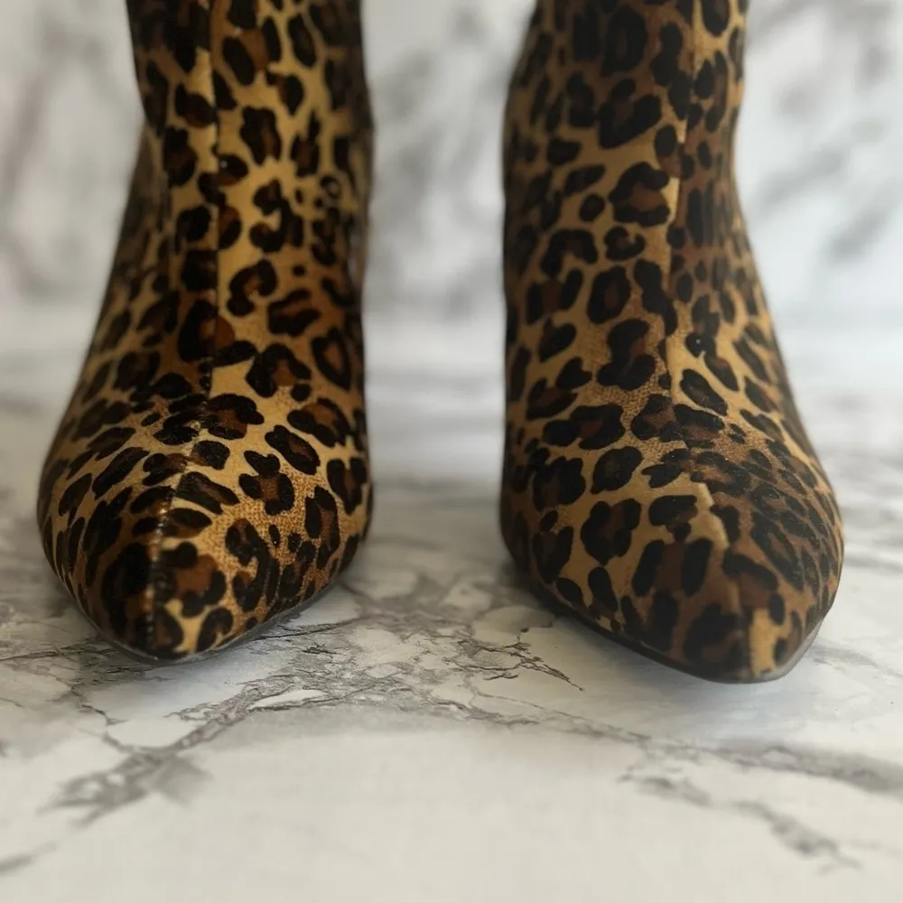 Bellini Victoria Leopard Animal Print Faux Suede Bootie 10 Wide Brown - Image 5