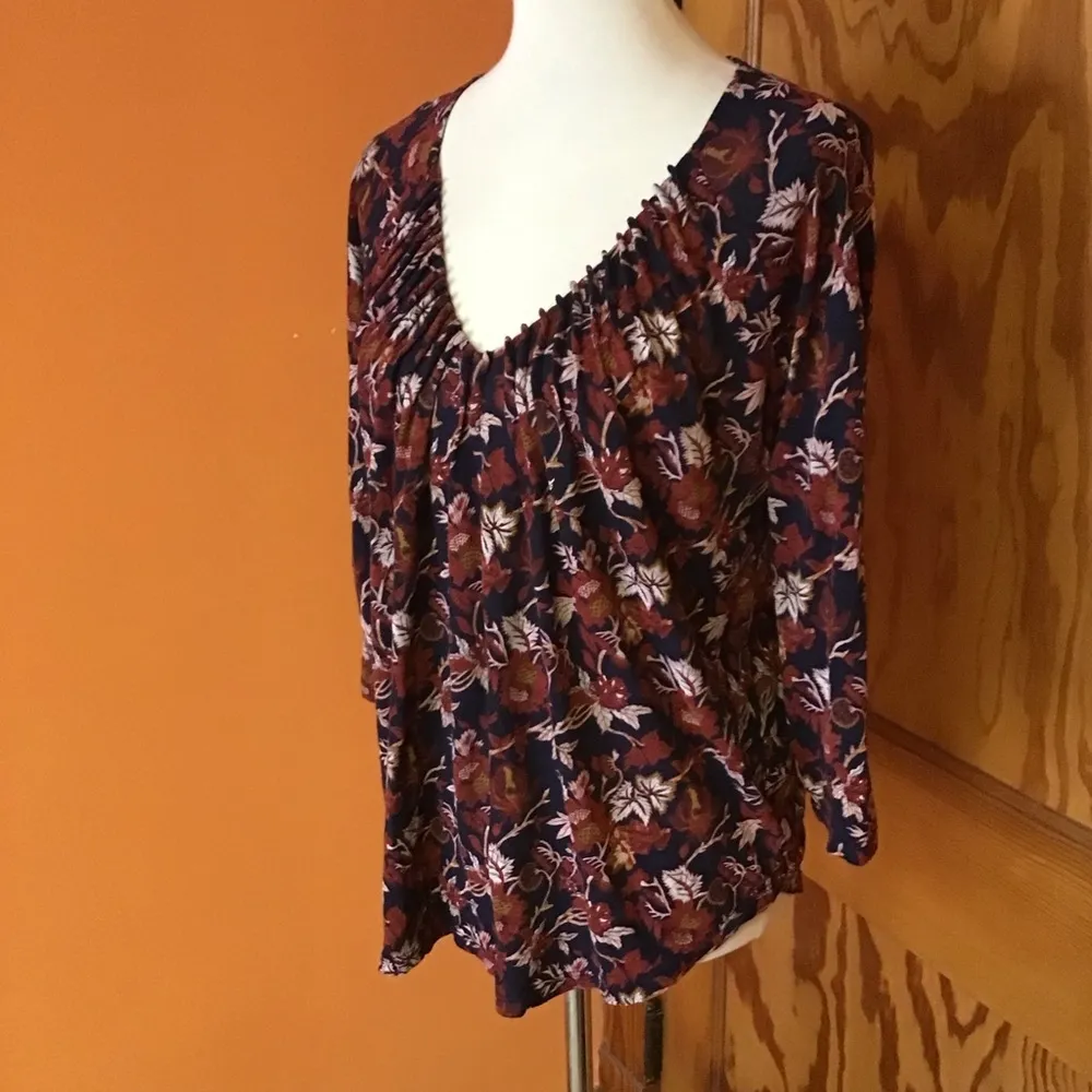 Lucky Floral boho V neck top - Image 10
