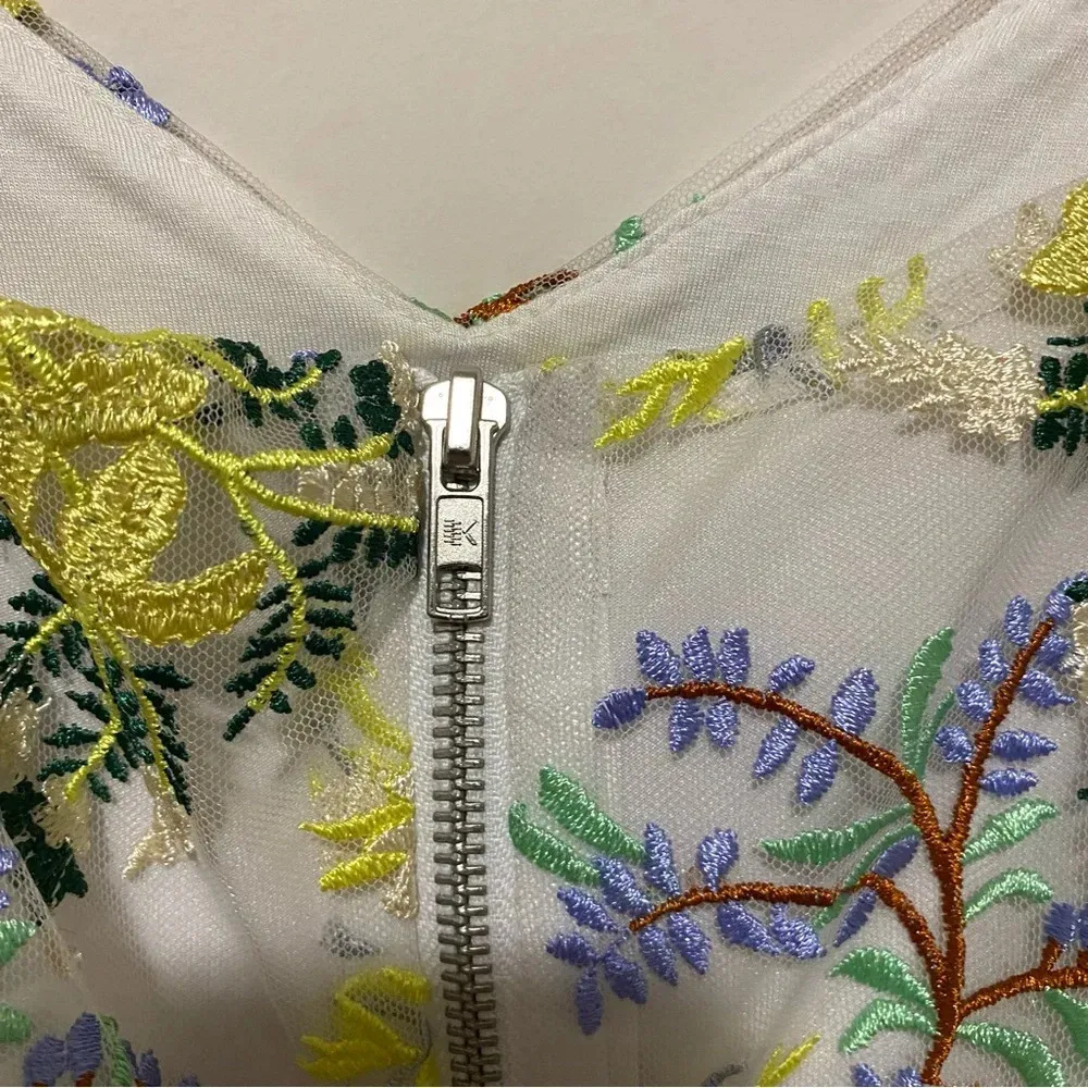 Urban Outfitters Floral Mesh Crop Top Medium - Image 4