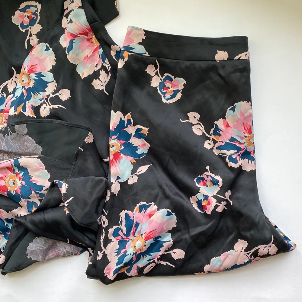 NWT Anthropologie Elevenses ‘Tansy’ ruffle floral silky wide leg pants, size 10 - Image 2
