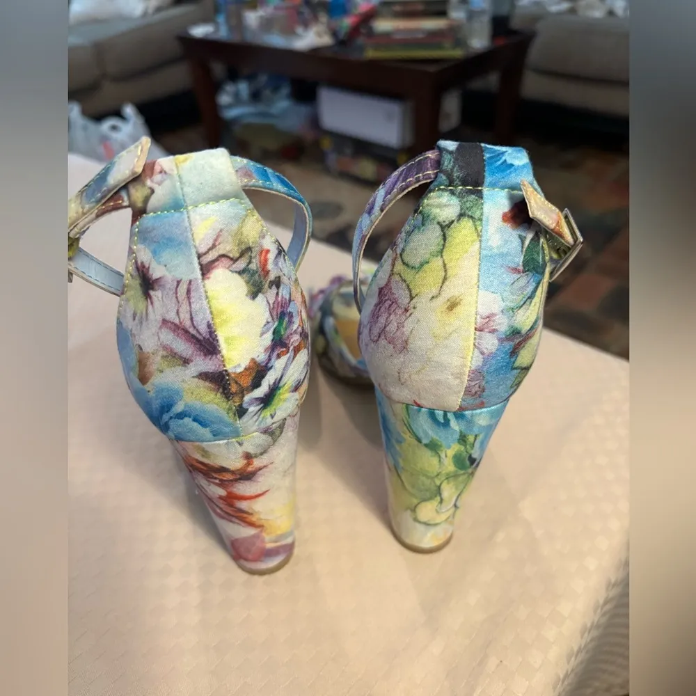 Floral Heels by Bamboo Size 10 - Image 7