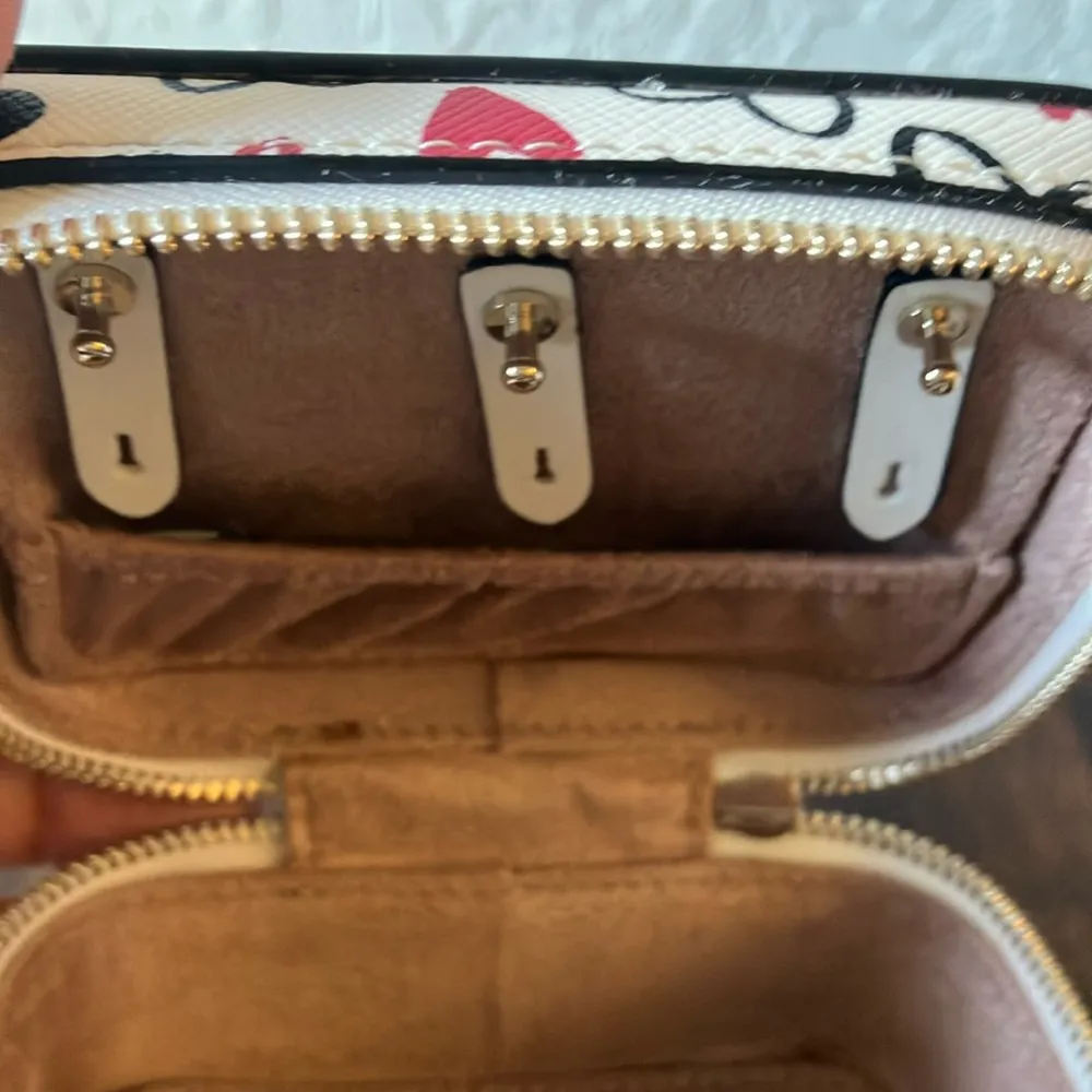 Kate Spade: Heart Print Jewelry Box- Gold Tone- Travel - Image 5
