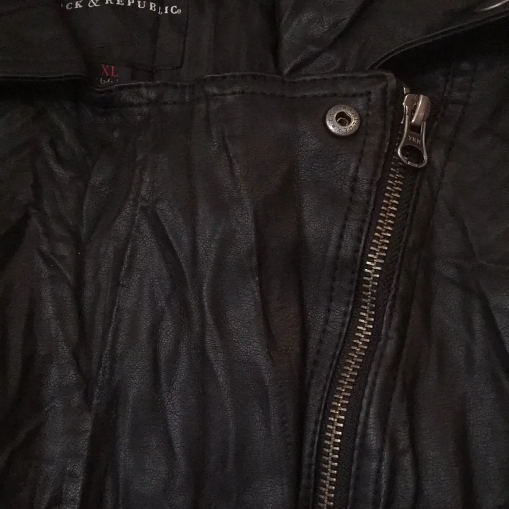 Rock & Republic Womens XL MOTO Jacket Buttery Vegan Leather Black Crinkled Style - Image 2