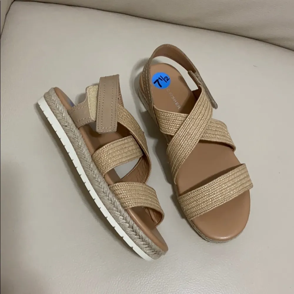 Marc Fisher cross belt sandal. Size 7.5 - Image 2