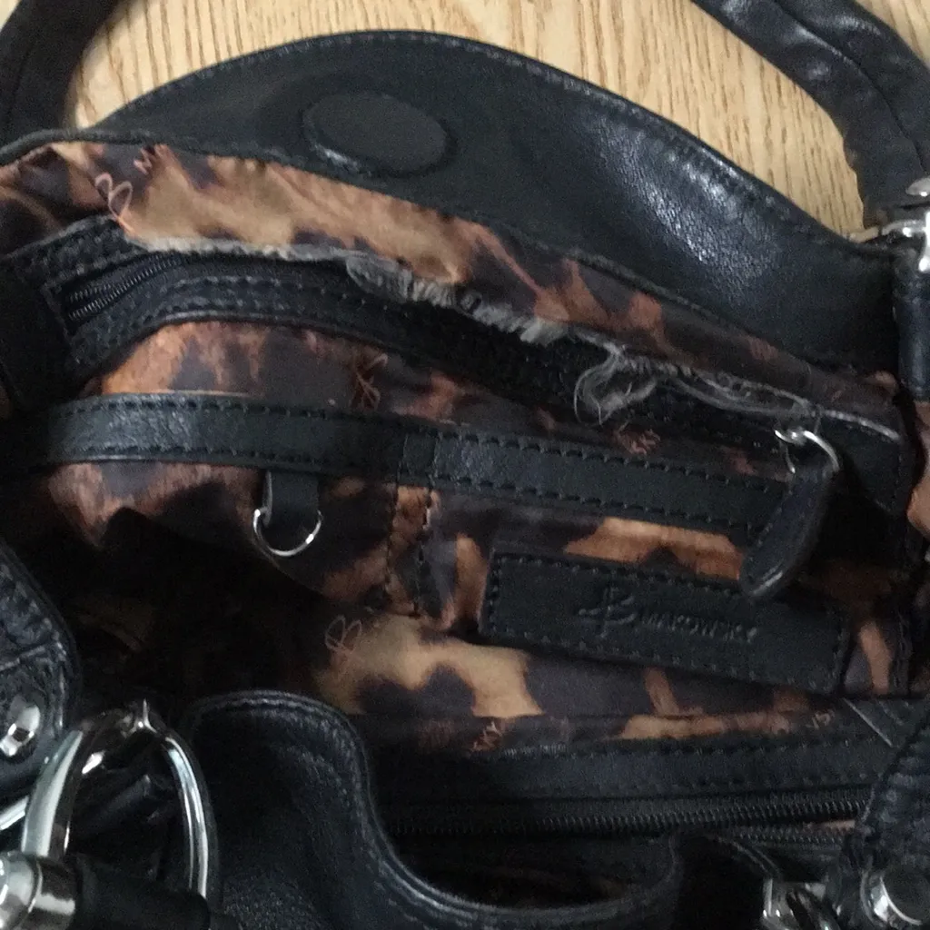 B Makowsky Leather Purse/Hand Bag Lots Pockets Black/Silver Nice Clean 16”x11” Black - Image 9