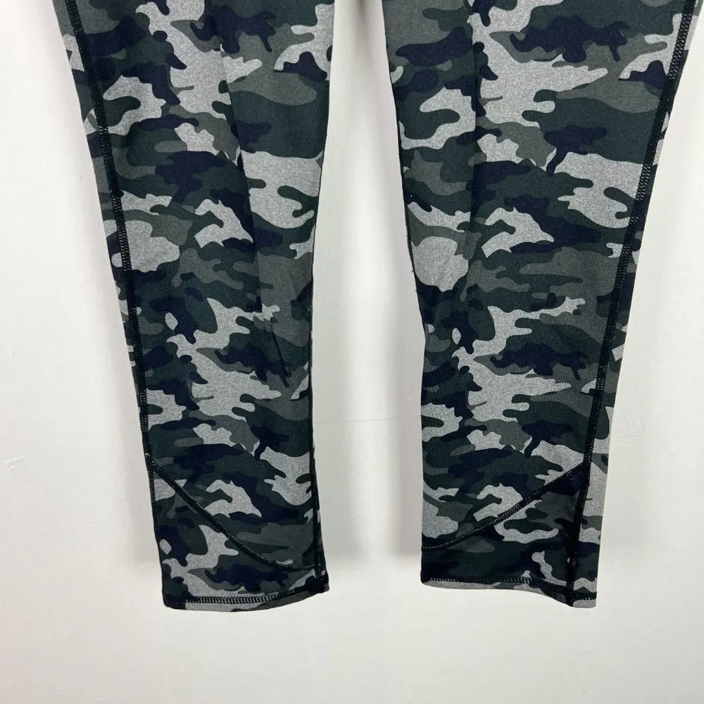Lima Capri Leggings in Moss Camo Size XS EUC T2508 - Image 4