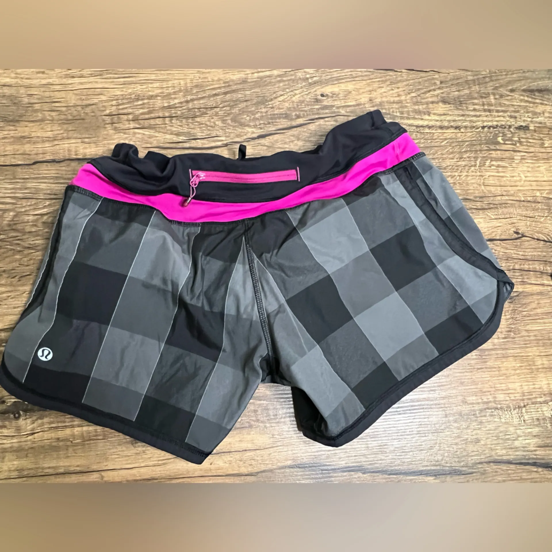 Lululemon Groovy Run Shorts Raspberry Pink Black Check Size 6 - Image 2